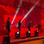 El ambiente previo y el Éxito total de Junior Klan en el Teatro del Pueblo