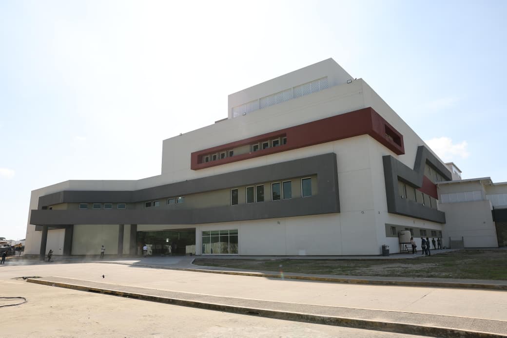 Equipamiento y áreas especializadas