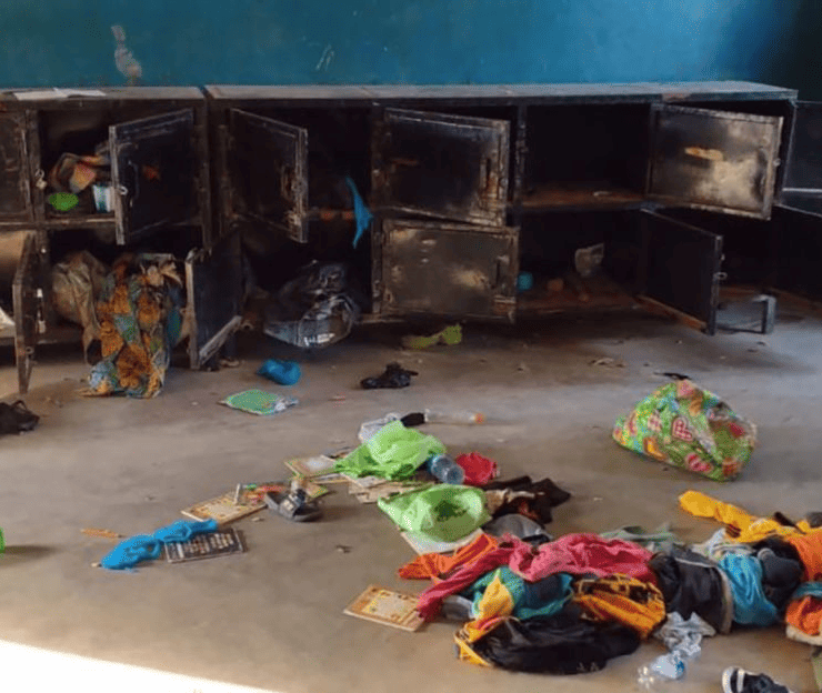 Escapan 50 estudiantes