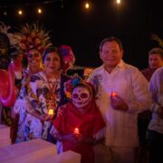 Gobernador Díaz Mena encabeza el Camino de Ánimas 2025 en Río Lagartos