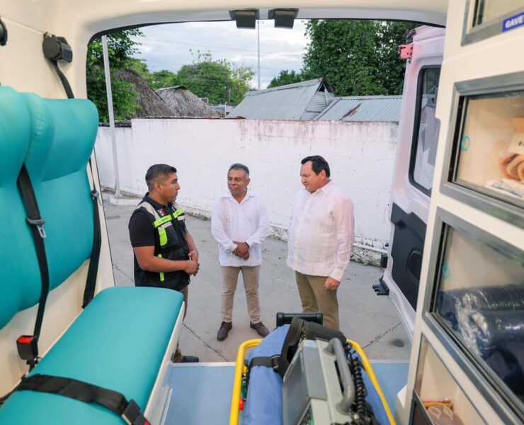 Gobierno refuerza la salud en el sur de Yucatán con modernas ambulancias