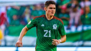 Israel Reyes fue el más sólido en la defensa, anulando por completo el ataque uruguayo.