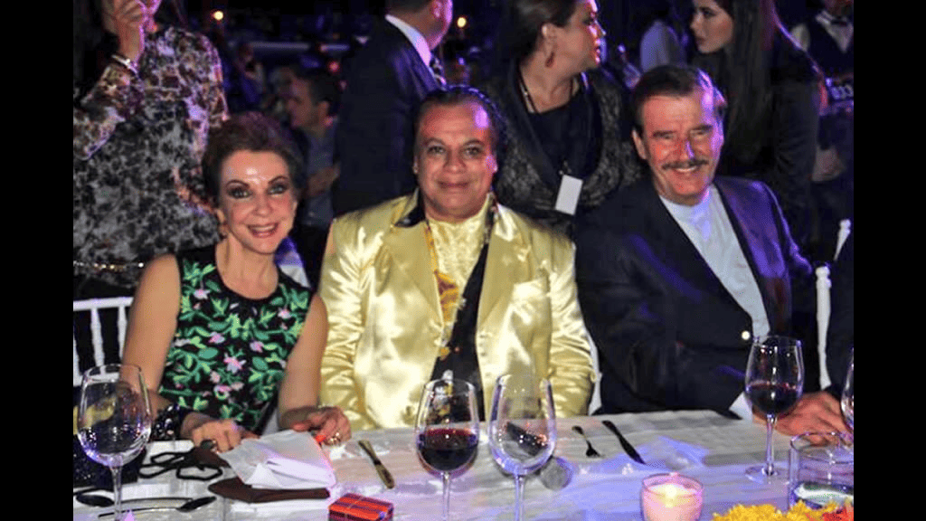 Juan Gabriel al mundo político