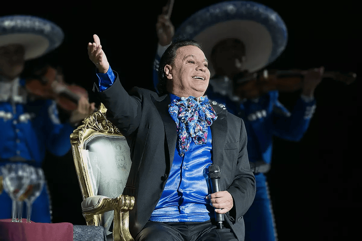Juan Gabriel y el poder