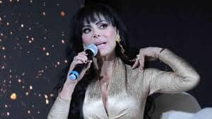 Maribel Guardia deslumbró al público al descubrirse como la famosa detrás del personaje de Mini Chang, tras interpretar “Hawái” de Maluma en ¿Quién Es La Máscara?.