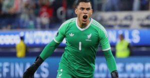 Luis Malagón no logró controlar el esférico en la jugada que terminó en el segundo gol de Paraguay, una acción que volvió a encender el debate sobre la portería de la Selección Mexicana rumbo al 2026.