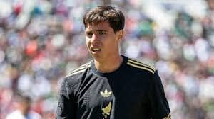 Mateo Chávez, lateral del AZ Alkmaar, continúa destacando entre los jugadores jóvenes en la Selección Mexicana, consolidando su lugar en el proyecto de Javier Aguirre.