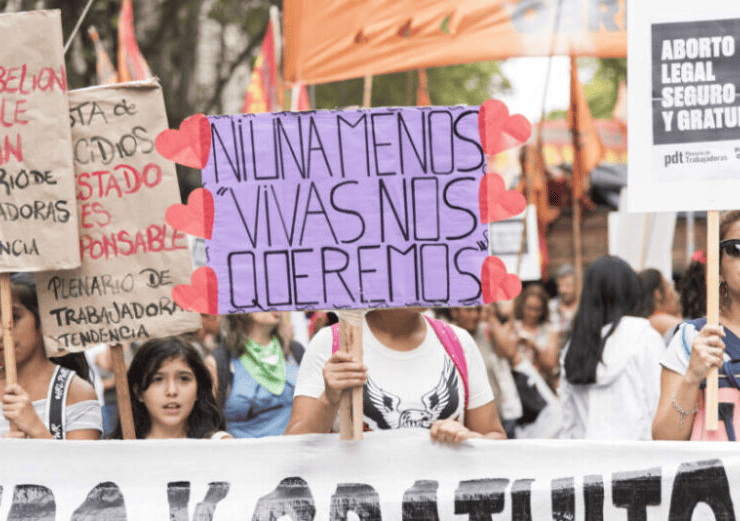 Miles de mujeres marchan en la capital