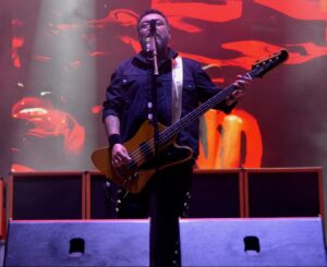 Desde el primer golpe de batería, la ciudad sintió el rugido de la banda