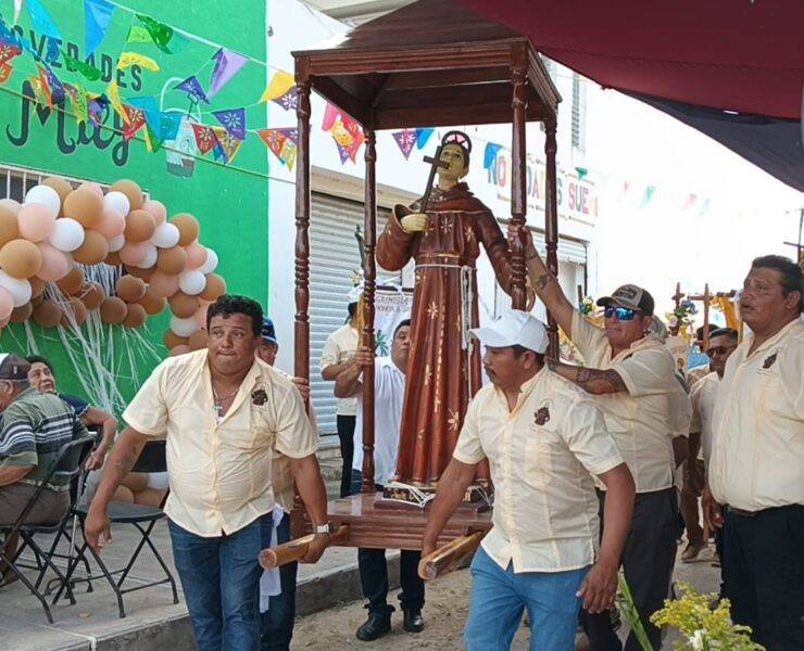 Multitudinaria devoción: Más de 1,500 participan en el Gremio de Pescadores de Telchac Puerto
