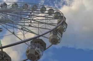 La noche en Xmatkuil brilló con música, baile y jornadas llenas de emoción.