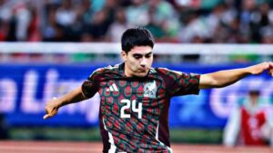 Obed Vargas, una de las nuevas promesas del fútbol mexicano, cumple su sueño de integrarse al Tricolor y representar a los jugadores jóvenes en la Selección Mexicana.