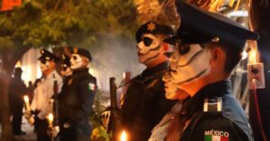 La seguridad fue clave durante el Paseo de las Ánimas, con más de 350 elementos vigilando las calles y puntos estratégicos para garantizar una celebración segura y tranquila.