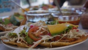 ¡La espera terminó! En la Feria del Panucho 2025, los Sabores de Yucatán enamoran a cada visitante desde el primer bocado. ¡No te lo puedes perder!