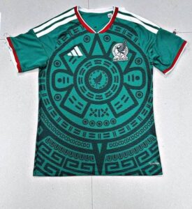 El escudo del Tri luce renovado en la nueva playera de la Selección Mexicana, con un efecto lenticular que simboliza fuerza, identidad y orgullo nacional.