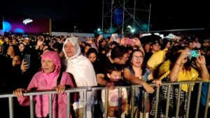 El público, empapado pero lleno de energía, bailó y disfrutó cada momento, demostrando que en X’Matkuil la fiesta nunca se detiene.