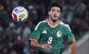 Raúl Jiménez marcó de penal el único gol de México, demostrando su experiencia y temple en un partido complicado para el Tricolor.