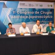 Rector de la UJAT reconoce a estudiantes