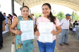 Brigadas de topografía y cartografía avanzan en la integración de expedientes para continuar con la legalización y titulación de predios en Tabasco.