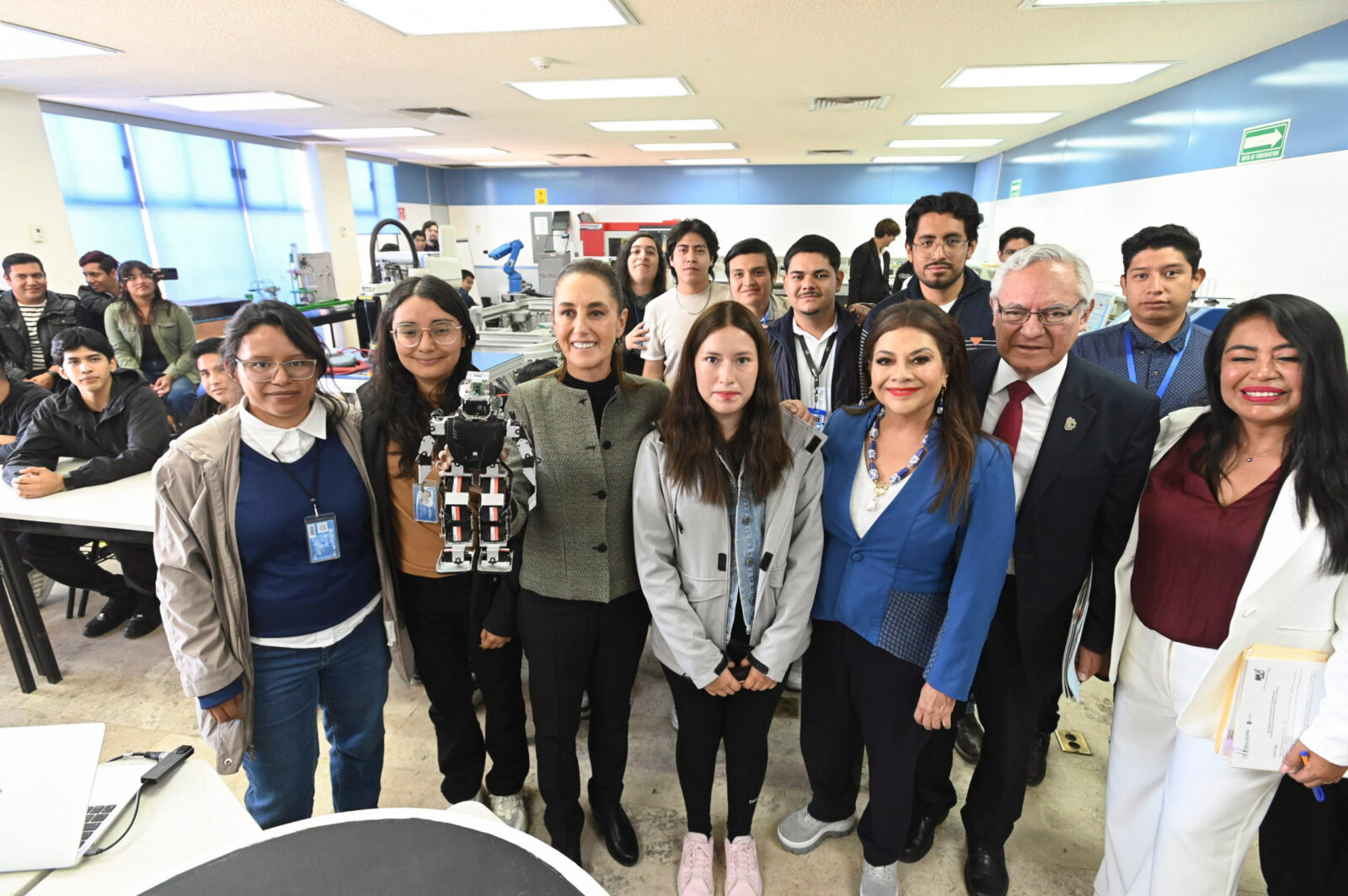 Sheinbaum impulsa la formación en inteligencia artificial con nuevo centro público: “La tecnología debe estar al servicio del pueblo”