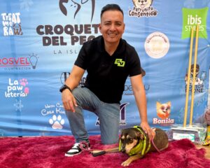 Sergio Vadillo Lora durante una jornada de trabajo territorial de Sociedad Valiente, encabezando acciones ciudadanas que reflejan 45 días de labor y resultados en beneficio de Mérida y sus comisarías.