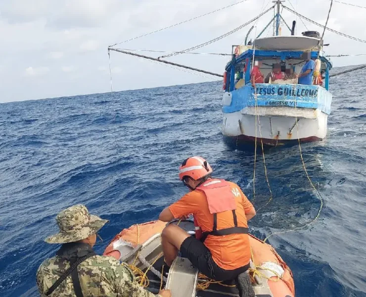 Apoyo a cinco pescadores que se encontraban a la deriva en Tabasco