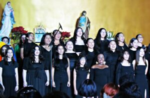 Niños, adolescentes y jóvenes integran los coros de Domus Artis en un proceso formativo que combina disciplina, convivencia y excelencia artística, base del proyecto “Canciones para un mundo mejor” que continuará en 2026.