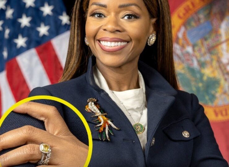 Representante de Florida gasta dinero de reconstrucción en anillo