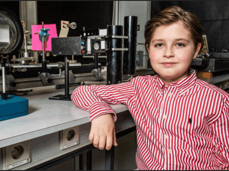 Joven prodigio de 15 años obtiene doctorado en física cuántica