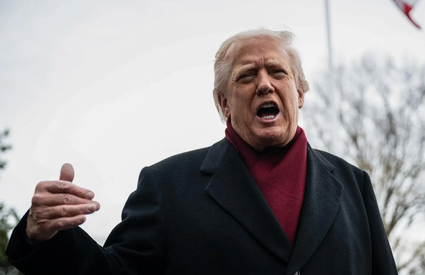 Trump analiza los siguientes pasos a tomar en medio de tensiones políticas