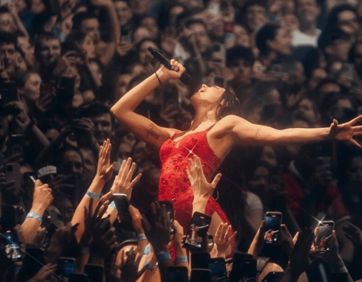 Dua Lipa llena el GNP en su primera noche, un show para recordar