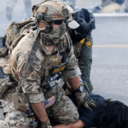 ICE declara emergencia nacional y justifican la violencia empleada en las detenciones