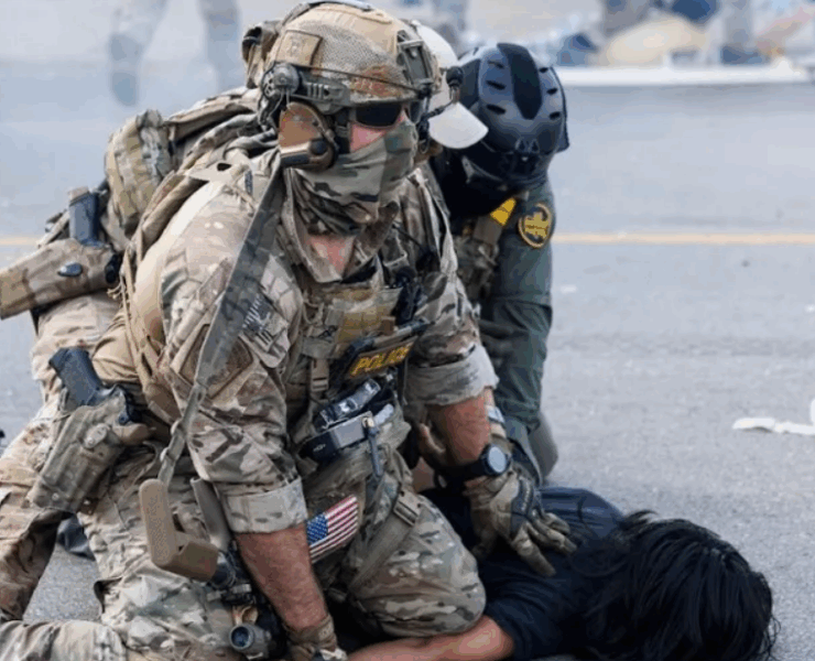 ICE declara emergencia nacional y justifican la violencia empleada en las detenciones