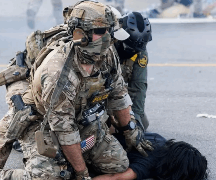 ICE declara emergencia nacional y justifican la violencia empleada en las detenciones