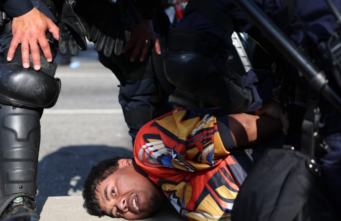 Escalada de fuerza documentada: ICE declara emergencia nacional y justifican la violencia