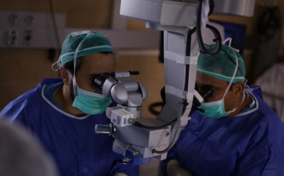 Restauran la vista de una mujer usando corneas impresas en 3D logran un hito médico