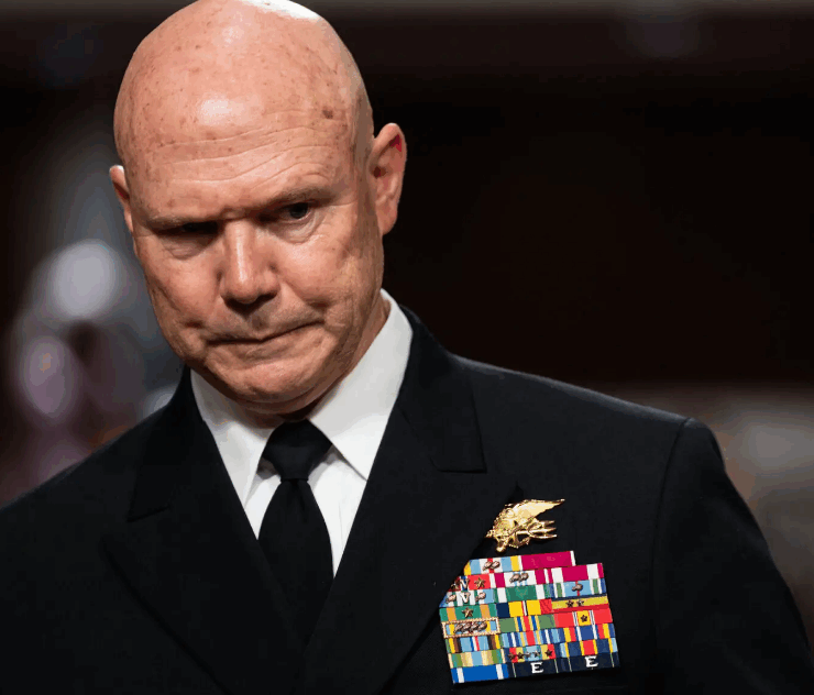 Un almirante de EEUU en riesgo legal por palabras de Trump y Hegseth