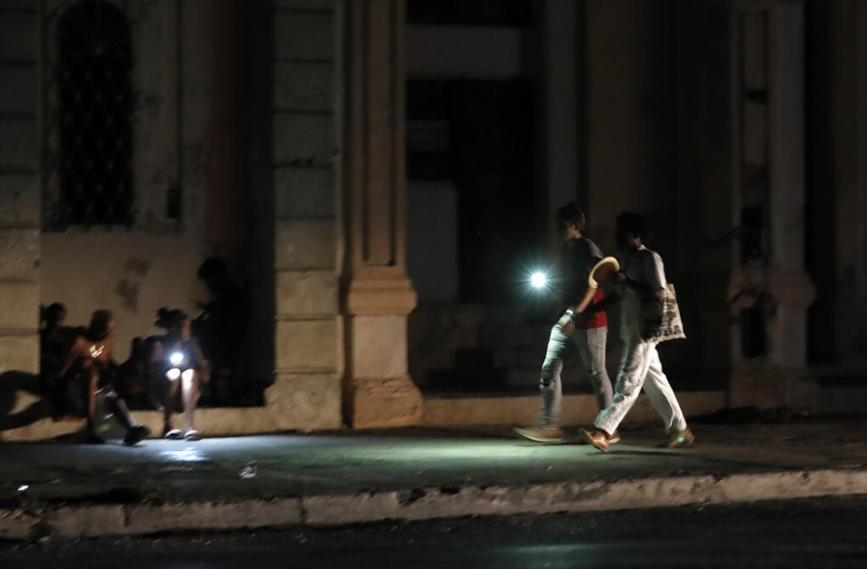 Nuevo apagón masivo revela un sistema al borde del colapso — La Habana sin luz, la red eléctrica colapsa
