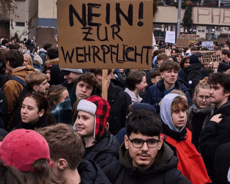 Miles de jóvenes protestan en Alemania en contra del nuevo servicio militar