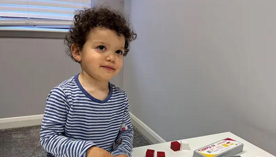 El niño prodigio más joven del mundo tiene solo 2 años y ya es considerado un super genio