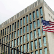 Embajada de EEUU desmiente “milagro navideño” para los migrantes