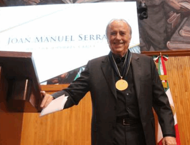 Joan Manuel Serrat recibió el doctorado honoris causa de la UdeG