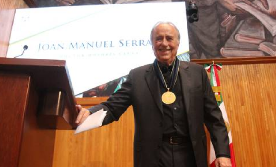 Joan Manuel Serrat recibió el doctorado honoris causa de la UdeG