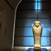 Fuga de agua daña exposición egipcia en el Museo Louvre, las polémicas no paran