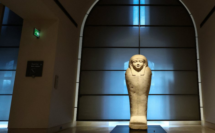Fuga de agua daña exposición egipcia en el Museo Louvre, las polémicas no paran