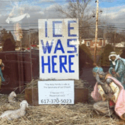 Iglesia coloca un nacimiento "anti ICE" como un claro desafío