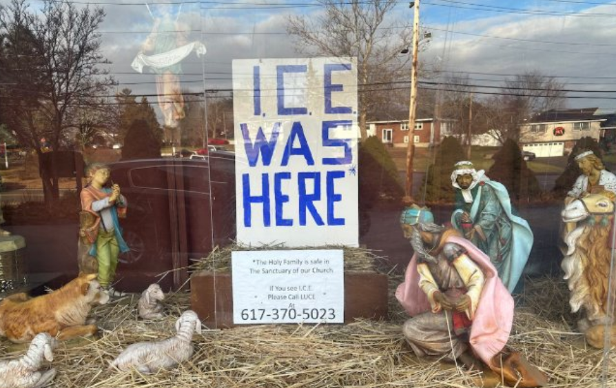 Iglesia coloca un nacimiento "anti ICE" como un claro desafío