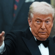 EEUU pone fin a programas para reunir familias migrantes por "abusar del sistema"