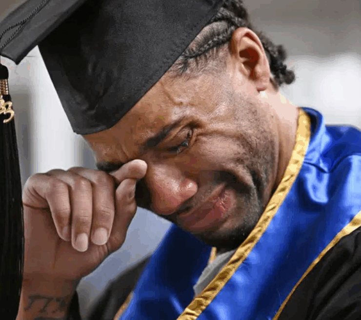 Hombres se gradúan de Yale mientras cumplían su sentencia en prisión