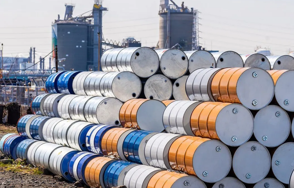 Buques varados y petróleo inmovilizado